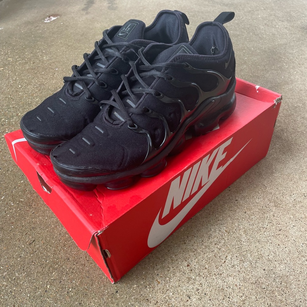 👟 NIKE AIR VAPORMAX PLUS